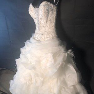 Allure Bridal  Ivory Wedding Dress  C170